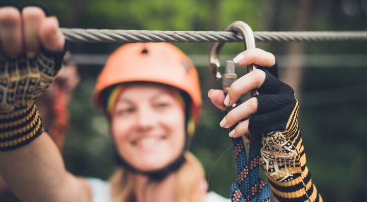 女人调整zipline