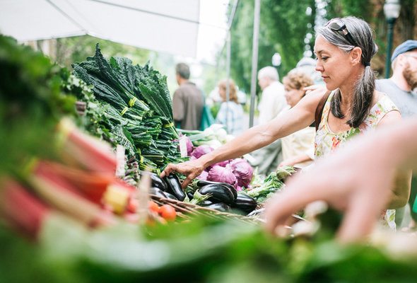 7 Tips for Shopping at Farmers' Markets