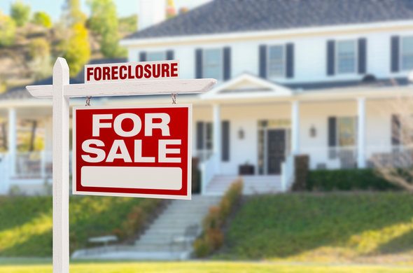 how do i buy a foreclosed house