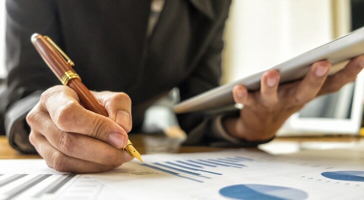 SmartAsset: Efficient Frontier Definition, Benefits and Uses